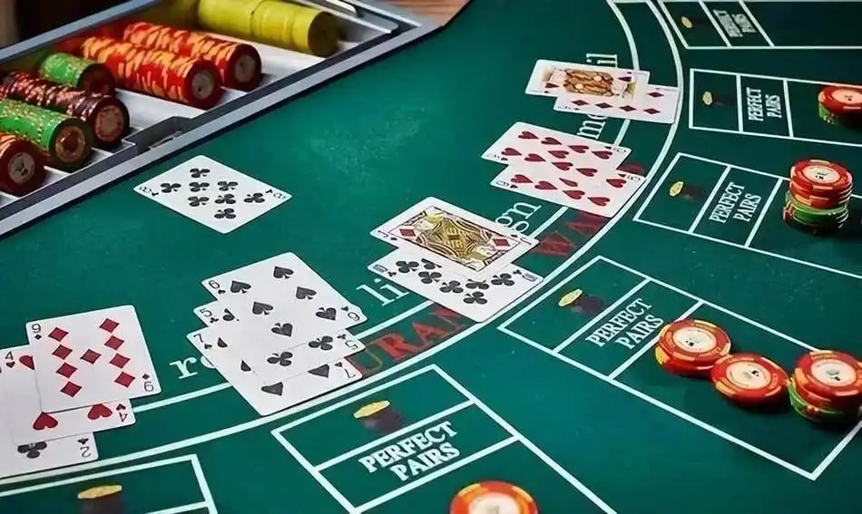 Filipino player watching live dealer baccarat on ph365 login mobile browser
